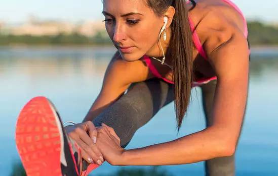 跑后拉伸可以缓解肌肉酸痛吗,跑步后怎么拉伸防止肌肉疼