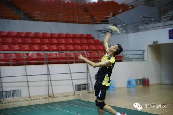 赛场竞技彰显青春活力,竞技场上的意气风发