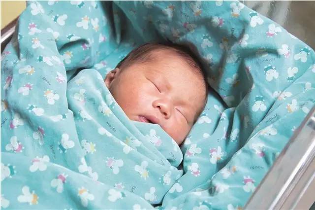 婴幼儿干性湿疹的最佳治疗方法,孩子身上起湿疹是什么原因引起的