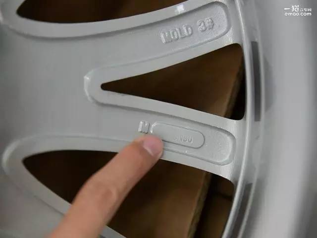 用车知识怎么判断汽车是否烧机油,用车过程中如何判断车身正不正