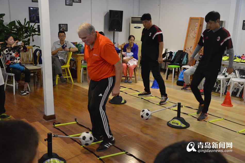 青岛足球青训视频,青岛足球小将青训学院