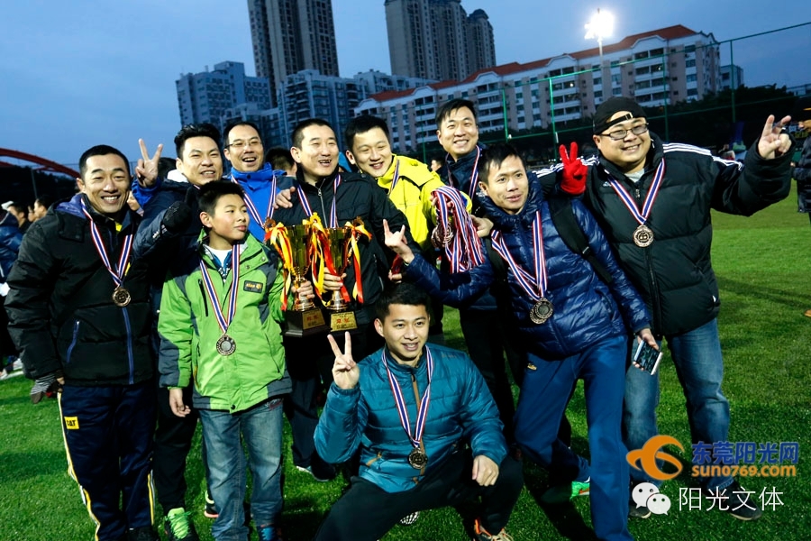 最高热情战胜最低气温红牛“贺岁杯”足球赛好疯狂