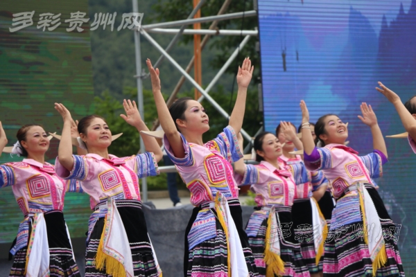 六枝牂牁江滑翔翼比赛,贵州六盘水国际滑翔伞