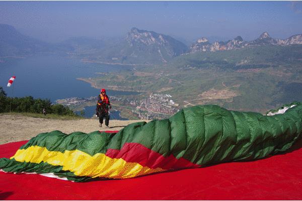 六枝牂牁江滑翔翼比赛,贵州六盘水国际滑翔伞