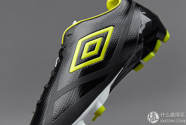 黑色钻石：UMBRO茵宝推出第二代VELOCITA130英镑