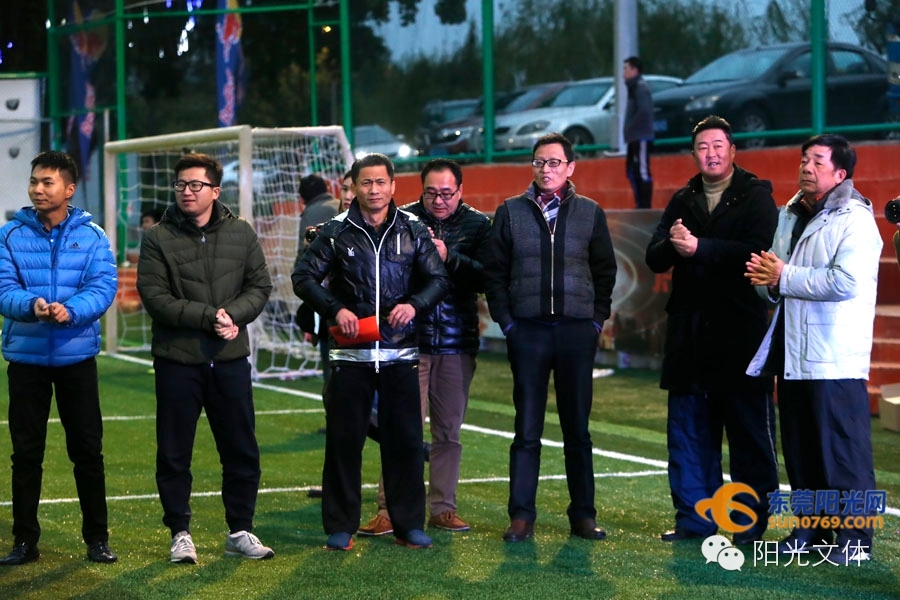 最高热情战胜最低气温红牛“贺岁杯”足球赛好疯狂