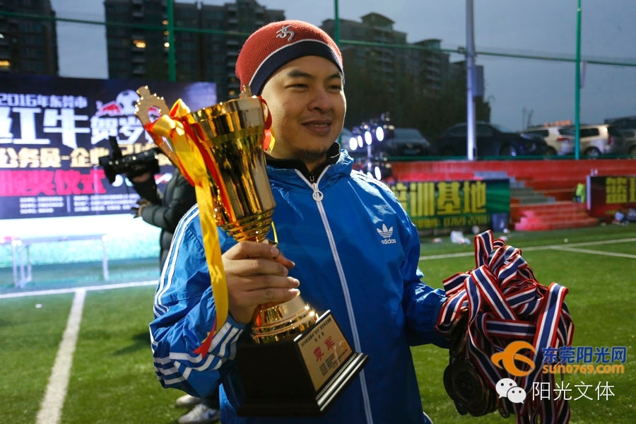 最高热情战胜最低气温红牛“贺岁杯”足球赛好疯狂