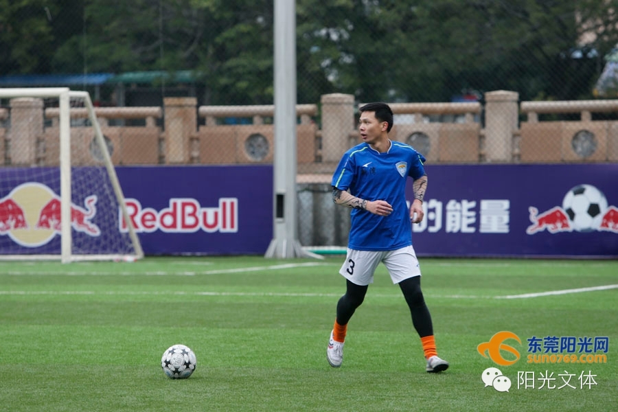 最高热情战胜最低气温红牛“贺岁杯”足球赛好疯狂