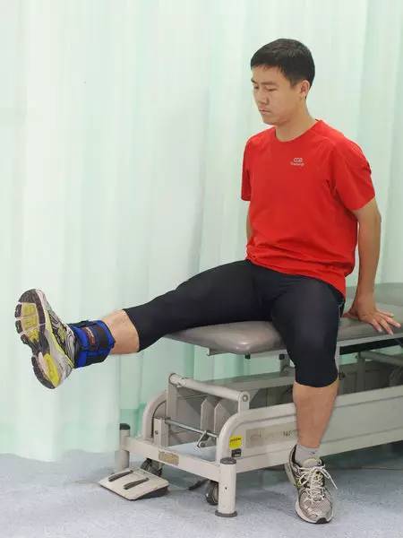 怎样练腿踢球很有力,踢球的人怎么练腿