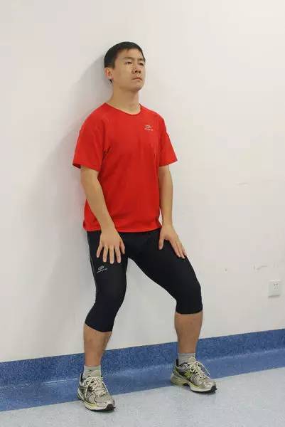 怎样练腿踢球很有力,踢球的人怎么练腿