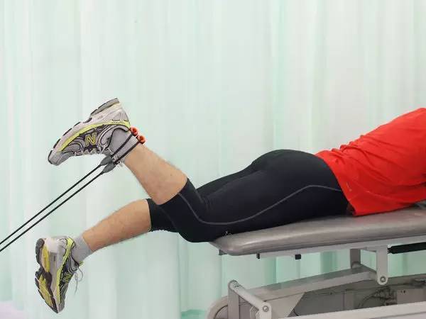 怎样练腿踢球很有力,踢球的人怎么练腿