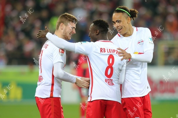 德甲第15轮沙尔克1-1战平弗赖堡,德国杯拜仁1-2遭弗赖堡绝杀出局