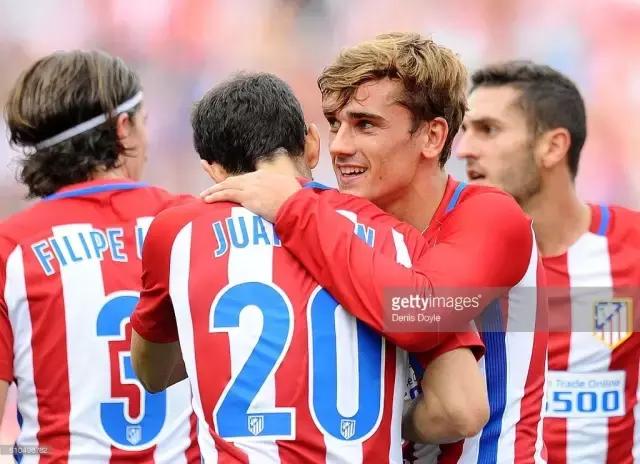 又见大红背球衣！不过马竞这点还是很良心的