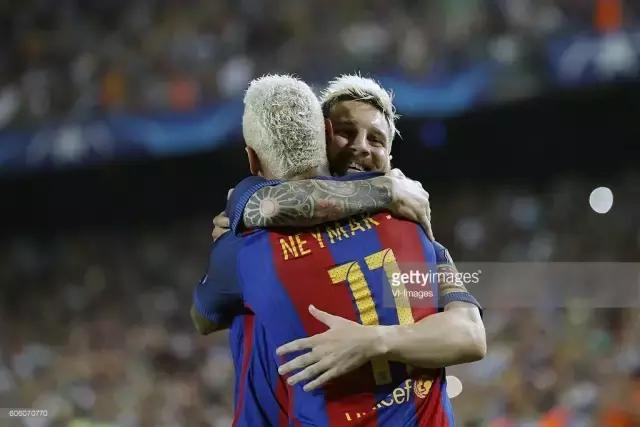 又见大红背球衣！不过马竞这点还是很良心的