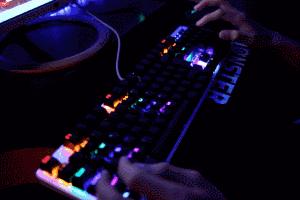 60万买的证如今一文不值武汉近300家网吧正陷“进退两难”