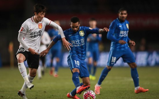 国奥2比1小胜马来西亚间接任意球,国足4-1新加坡门将精彩出击