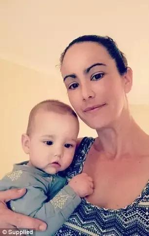 父母关注孩子生病的征兆,父母得知儿子染上这种病