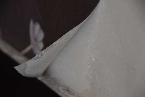 墙纸起翘怎么办,墙纸起翘用什么胶水修复