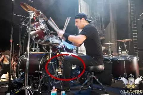 抖腿不是病，只因儿时一不谨慎见过洗脸盆