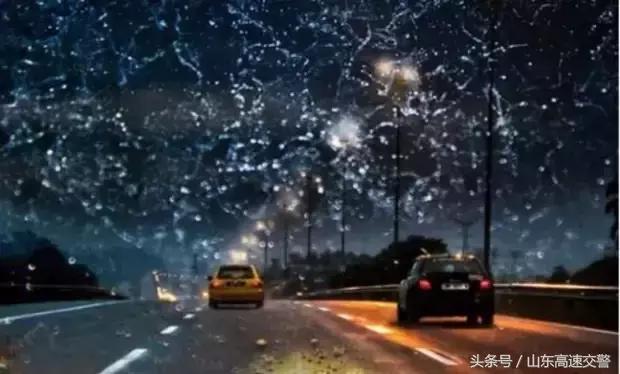 暴雨天看不清后视镜怎么办,下雨天气后视镜看不清有什么妙招