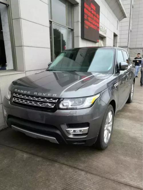 买了进口陆虎揽胜在金华不能上牌还要被扣车 车主淡定说：还算好