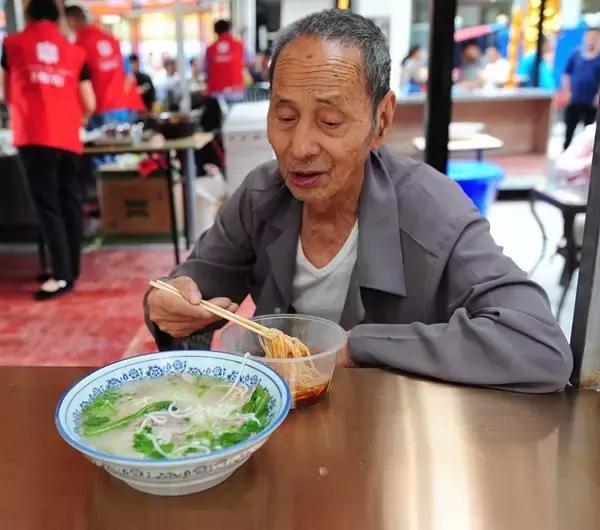 国庆来重庆从你的全世界路过,国庆来了完整视频