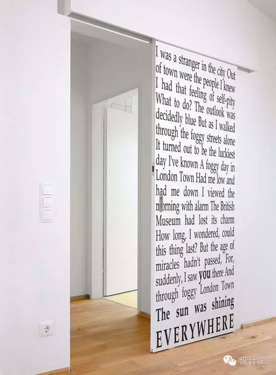 推拉门里面卡东西推不动了,厨房推拉门吊轨推不动怎么修