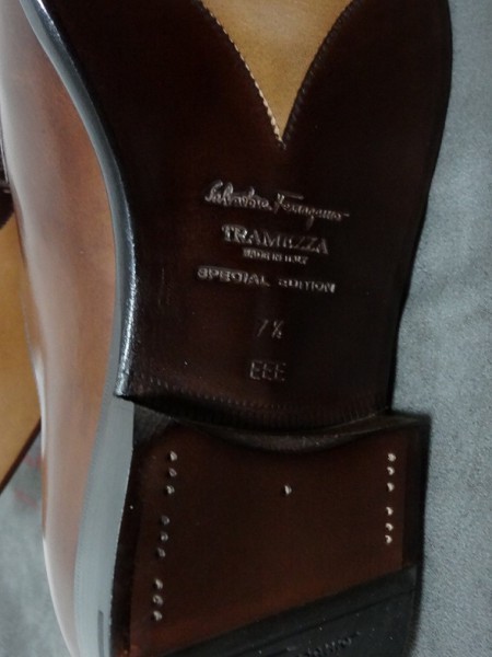 皮鞋应该怎么选购以及如何保养 (皮鞋品牌排行榜前十名商务皮鞋)