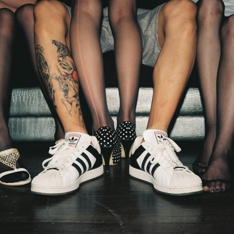 阿迪达斯正品鞋真假辨别,阿迪耐克怎样辨别真假衣服