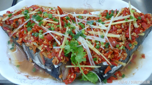 家常剁椒鱼头最简单的做法,双色剁椒鱼头最正宗的做法