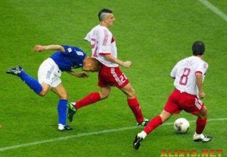 国足那么臭，还不如看看这些球场上的活宝呢！（爆笑）