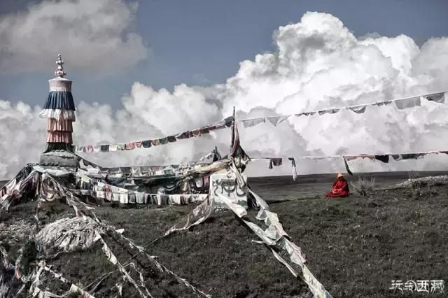 亚青寺，孤寂中盛放的莲花