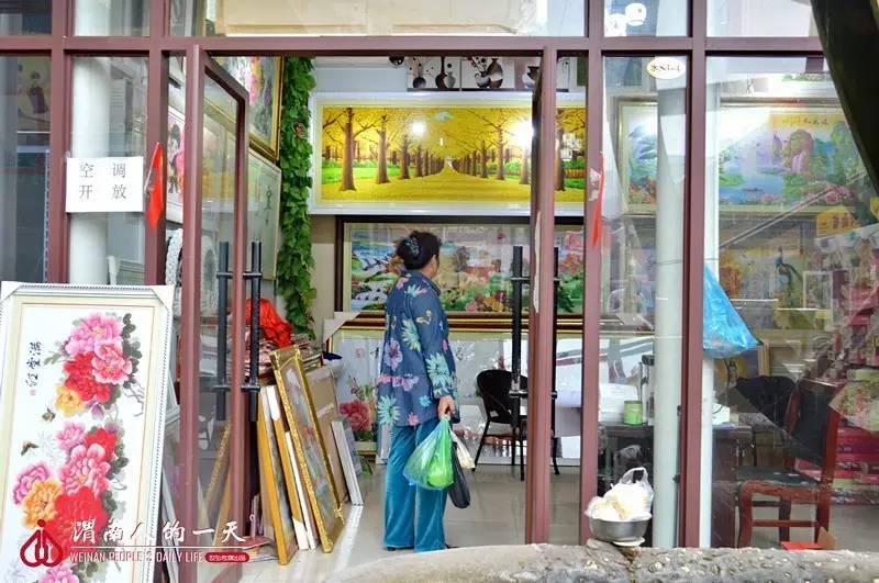 渭南人的一天No.27：钟爱十字绣的大叔王友民