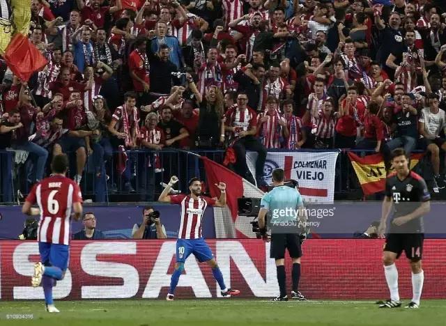 又见大红背球衣！不过马竞这点还是很良心的