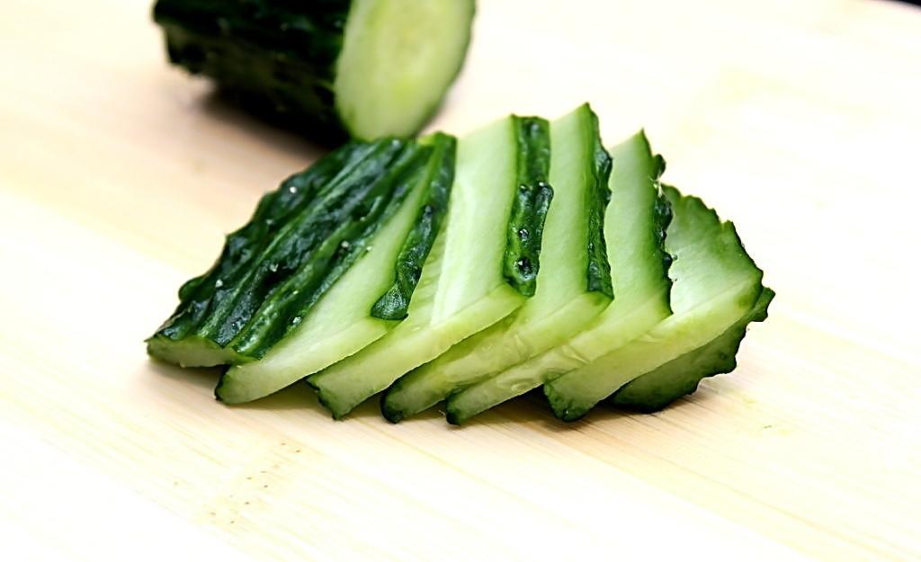 黄瓜敷脸几分钟见效,黄瓜敷在脸上有什么效果