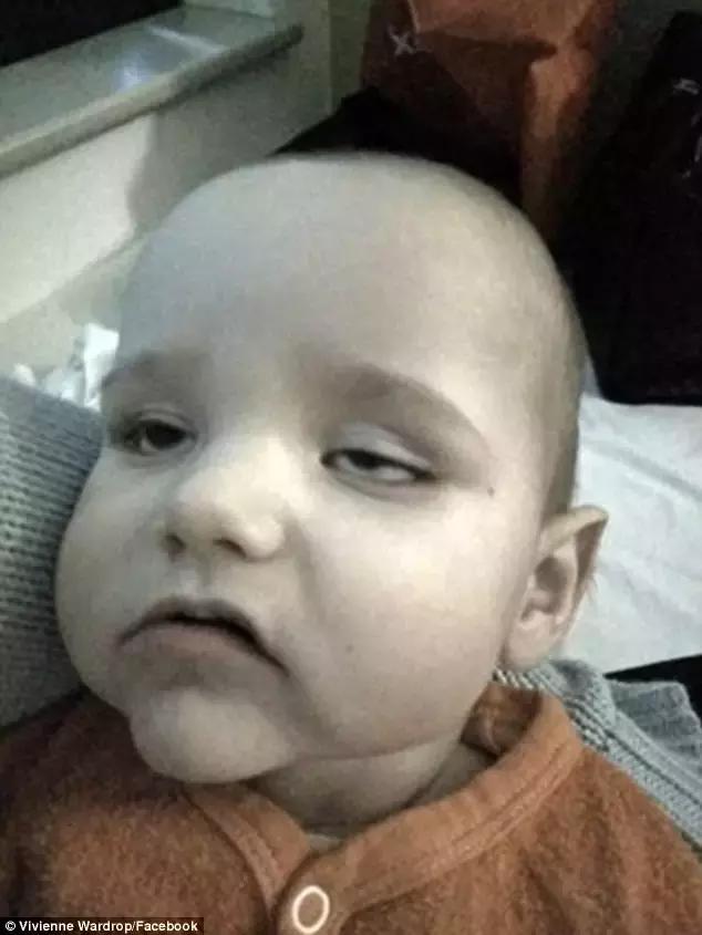 父母关注孩子生病的征兆,父母得知儿子染上这种病