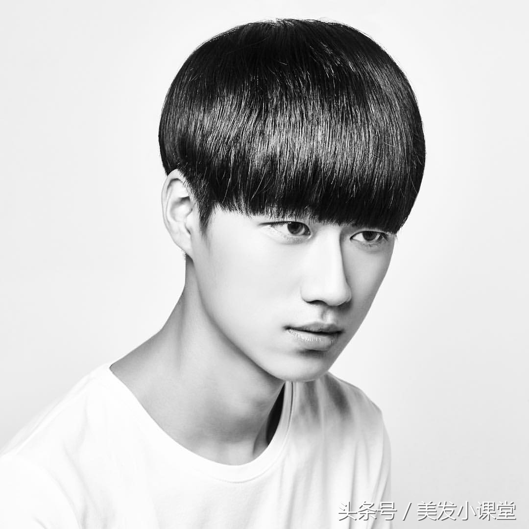 男士韩式发型裁剪教程 (最新潮流时尚男士发型)