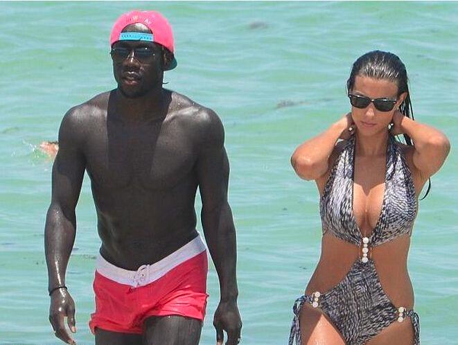 除了佩莱，足坛还有哪些球星抱得美人归？