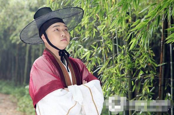 功夫里的阿珍周星驰,周星驰在功夫里胳膊上插着刀