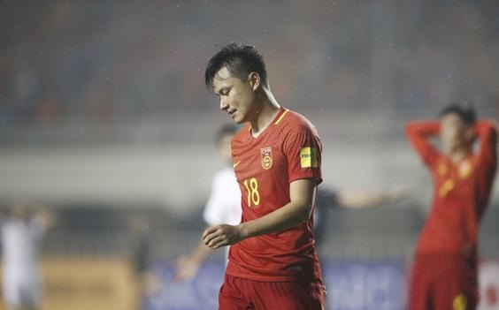 不胜反输成国庆第一堵！国足门将送礼叙利亚门将如艺人卧草都太坑