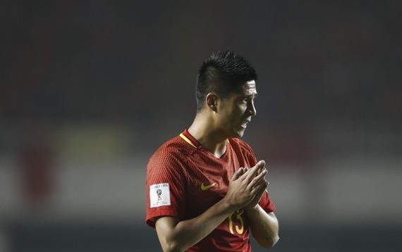 不胜反输成国庆第一堵！国足门将送礼叙利亚门将如艺人卧草都太坑