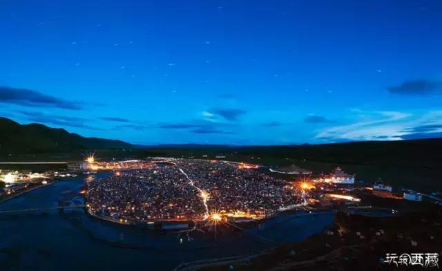 亚青寺，孤寂中盛放的莲花