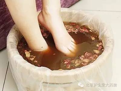 得脚气的原因,脚气的形成原因及治疗方法