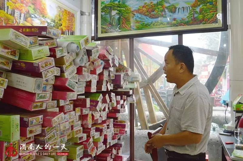 渭南人的一天No.27：钟爱十字绣的大叔王友民