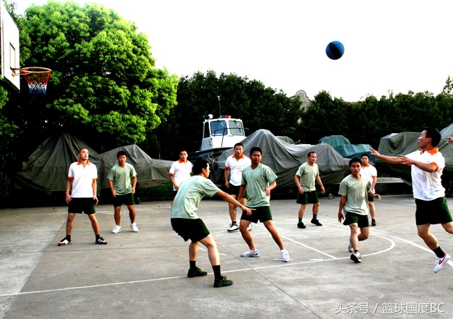 野球场打球遇到动作大的怎么对付,打球好不好不重要