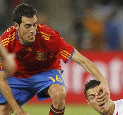 国足那么臭，还不如看看这些球场上的活宝呢！（爆笑）