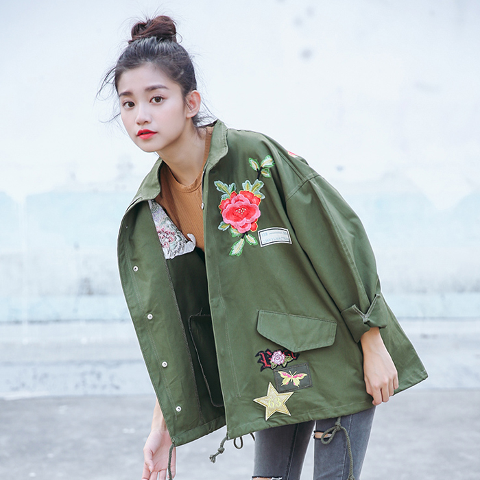 今年男式夹克流行墨绿色不,今年最流行舒适又轻巧的夹克