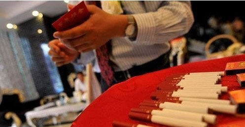 女朋友问烟重要还是我重要,女朋友说烟和自己选一个怎么回答