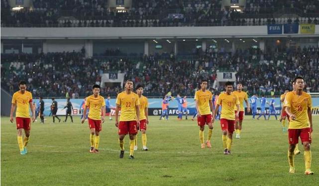 国足媒体热议国足惨败,国足被骂那么多他们有何反应