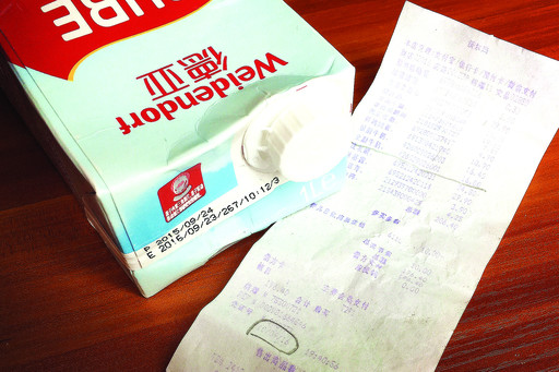 商店买到过期牛奶店员拒不承认,超市买到过期牛奶超市不承认